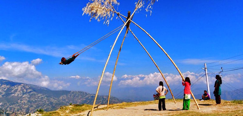 काेराेनाले विगत जस्तो रहेन यसपालिकाे दशैँ रौनक, टीका, जमरासहित आशीर्वाद लिने क्रम जारी